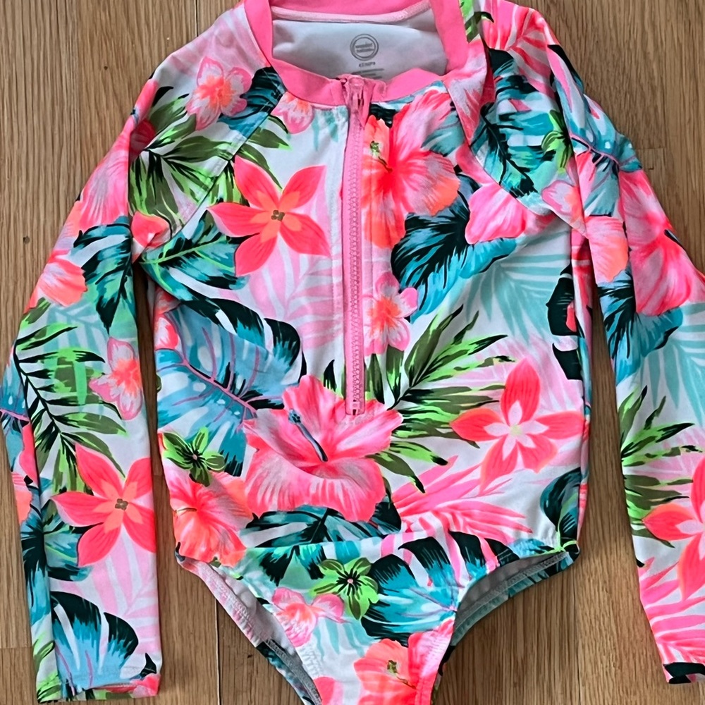 Long sleeved toddlers swim suit pink flowers 4T